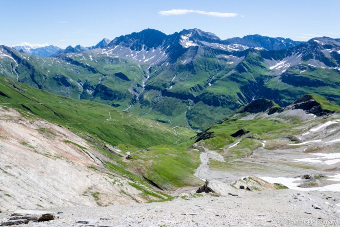 Widok na dolinę, do której będziemy schodzić - Vallée des Glaciers. Po lewej stronie - Col de la Seigne.