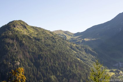 Col de Balme i po lewej stronie Aiguillette des Posettes (2201 m).